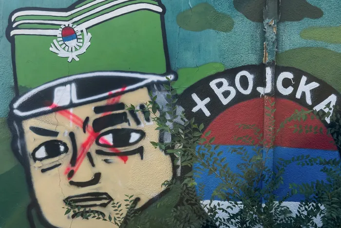 Mural del exjefe militar serbo-bosnio Ratko Mladic, en Belgrado, el 27 de agosto. · Foto: Andrej Isakovic, AFP