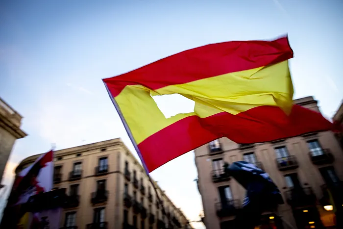 Manifestación nacionalista española de extrema derecha congregó a simpatizantes y miembros vinculados a Vox, el Partido Popular y el grupo neonazi Núcleo Nacional, en Barcelona.
Foto: Albert Llop, NurPhoto, AFP.