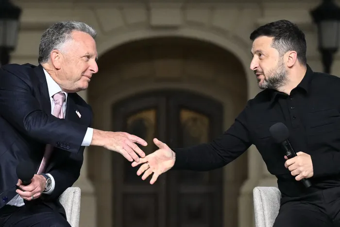 Steve Witkoff y Volodímir Zelenski, el 6 de setiembre, en Kiev. Foto: Genya Savilov, AFP