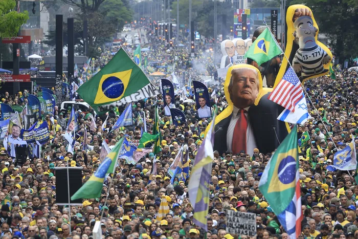Simpatizantes de Bolsonaro, el 7 de setiembre, en San Pablo. · Foto: Miguel Scarriol, AFP