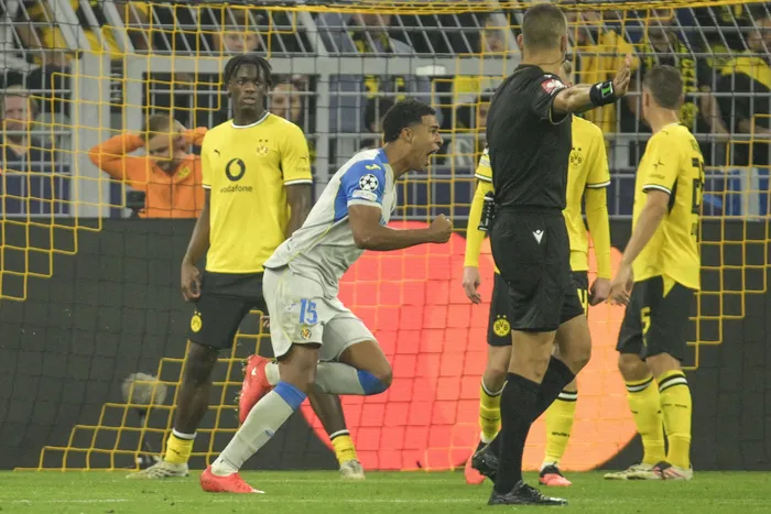 Santiago Mourinho, durante el partido de la primera jornada de la fase de grupos de la UEFA Champions League entre el Borussia Dortmund y el Villarreal CF en Dortmund, Alemania Occidental, el 8 de septiembre. · Foto: Sascha Schuermann, AFP
