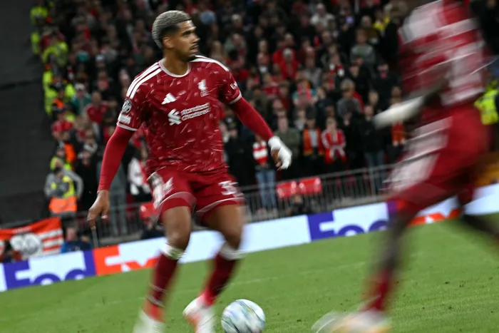 Ronald Araújo, durante el partido de la Liga de Campeones de la UEFA entre el Liverpool y el Atlético de Madrid en Anfield, Liverpool, Inglaterra, el 9 de septiembre. · Foto: Paul Ellis, AFP