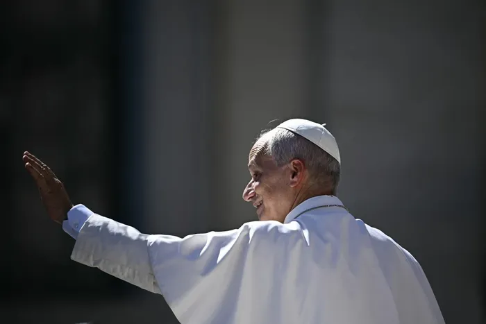 El papa León XIV tras su audiencia general semanal en el Vaticano, el 16 de septiembre. · Foto: Filippo Monteforte, AFP