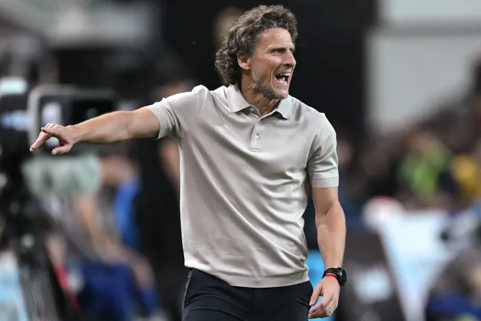 Diego Forlán, durante el partido amistoso ante Corea del Sur, el 28 de setiembre, en Seúl. · Foto: Jung Yeon-je, AFP