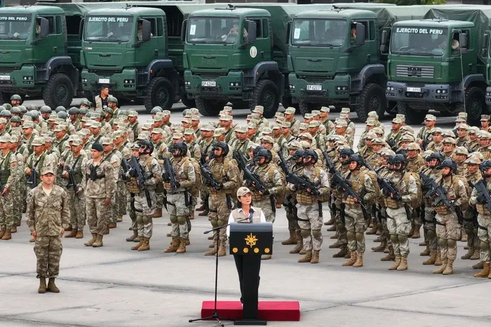 Keiko Fujimori durante un acto con motivo de la creación del Comando Unificado en la Plaza Cáceres, el 7 de 0ctubre, en el Cuartel General del Ejército en San Borja, Lima. · Foto: Presidencia de Perú