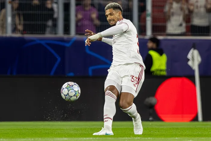 Ronald Araújo, de Liverpool, durante el partido de la Liga de Campeones de la UEFA entre LASK y Liverpool FC en Linz, Austria, el 14 de octubre. · Foto: Branislav Racko, AFP