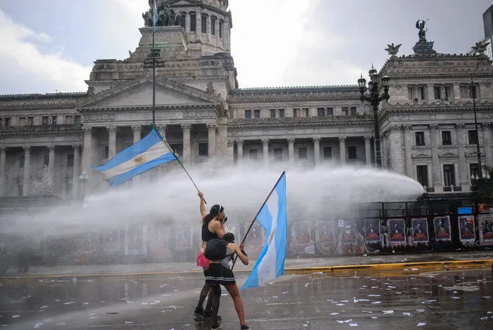 Foto principal del artículo 'Brutal represión en Buenos Aires' · Foto: Emiliano Lasalvia, AFP