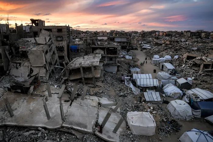Refugiados palestinos de Jabalia, en el norte de la Franja de Gaza, el 20 de octubre. · Foto: AFP