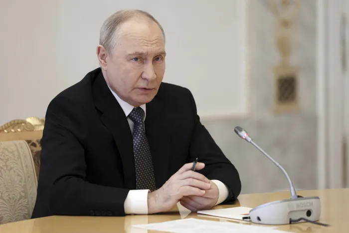 Foto principal del artículo 'Putin accedió a nuevas negociaciones con Ucrania y Estados Unidos para poder acordar el final de la guerra' · Foto: Gavriil Grigorov, Sputnik, AFP, Pool