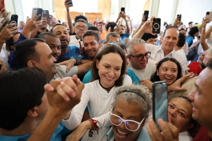 María Corina Machado llegando a la iglesia de Santa Rosa en Barquisimeto, Venezuela, el 25 de octubre · Foto: AFP