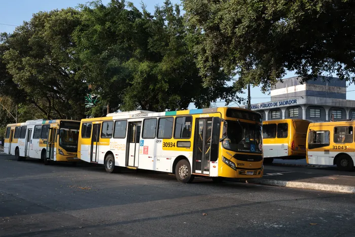 Estación de ómnibus en una terminal de transporte en Salvador, Brasil, el 25 de octubre. · Foto: AFP