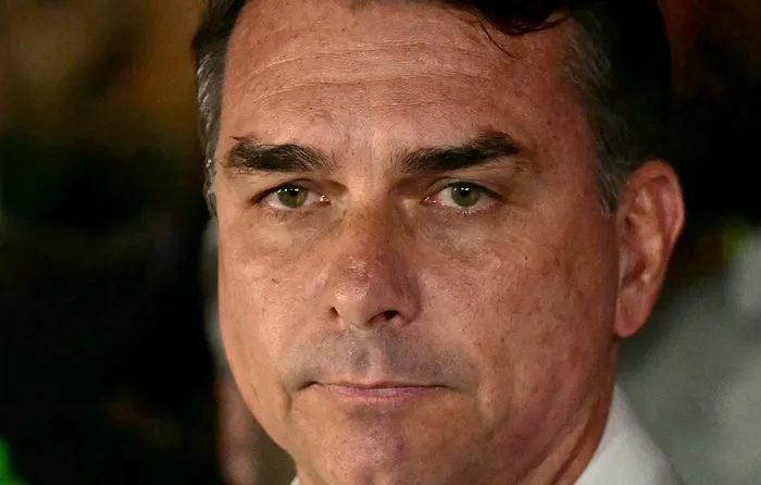 Flávio Bolsonaro, el 25 de octubre, tras su derrota electoral, en Brasilia. Foto: Pablo Porciúncula, AFP