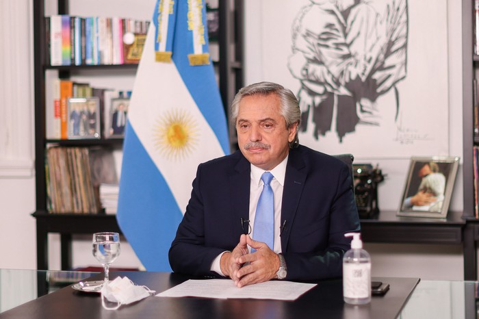 Alberto Fernández anuncia nuevas medidas contra la propagación del coronavirus, ayer, en la Residencia Presidencial de Olivos, en Buenos Aires.
 · Foto: Esteban Collazo, presidencia argentina