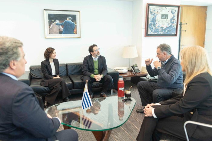Durante la reunión de Presidencia junto a la delegación de Google. Foto: Presidencia.
