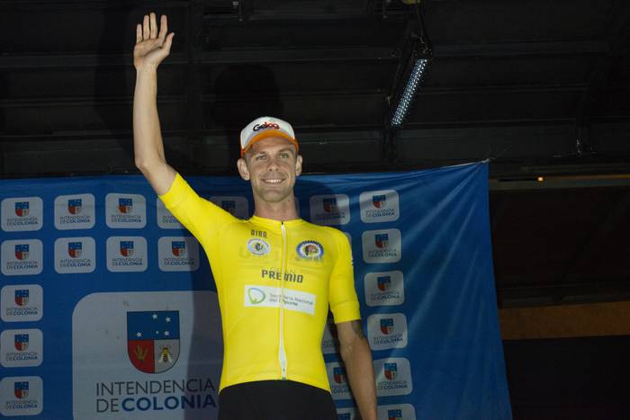 André Gohr (Unifunvic - Brasil), ganador del prologo y líder de la Vuelta Ciclista del Uruguay. Foto: Alessandro Maradei