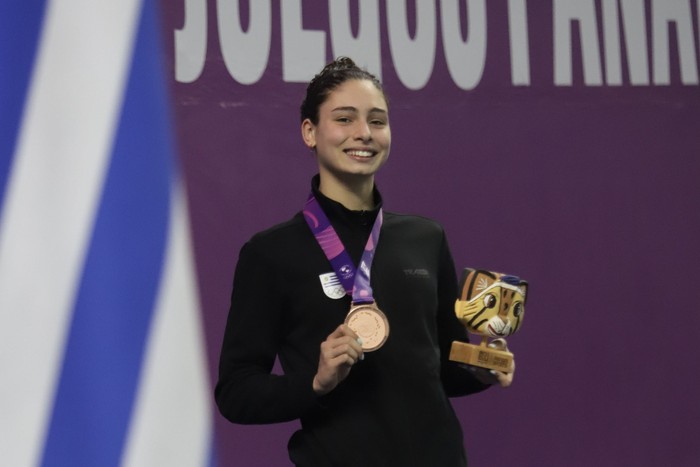 Angelina Solari, durante la premiación en los Juegos Panamericanos Juniors, en Asunción. Foto: Comité Olímpico Uruguayo, gentileza de Santiago Faux.