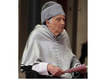 Armand Mattelart cuando fue declarado doctor _honoris causa_ por la Universidad de Valladolid, España. Foto: Micnous, bajo licencia Wikimedia Commons