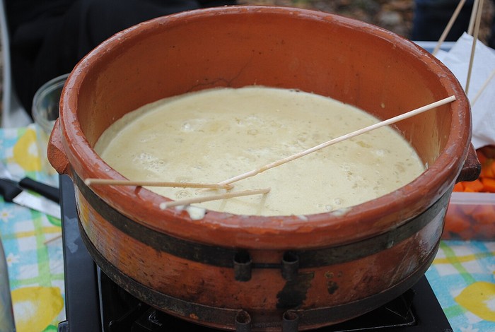 Bagna cauda. Foto: Fernando Lopez Anido. Trabajo propio, CC BY-SA 4.0, https://commons.wikimedia.org/w/index.php?curid=15288501