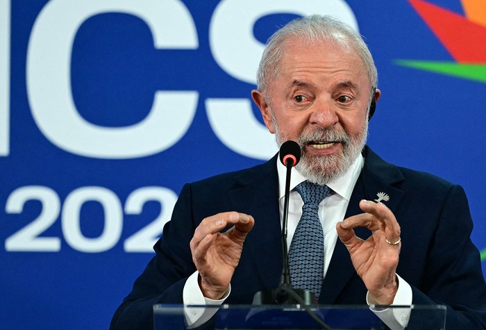 Luiz Inácio Lula da Silva, durante una conferencia de prensa en la cumbre de los BRICS, el 7 de julio, en Río de Janeiro. · Foto: Pablo Porciúncula, AFP Luiz Inácio Lula da Silva, durante una conferencia de prensa en la cumbre de los BRICS, el 7 de julio, en Río de Janeiro. · Foto: Pablo Porciúncula, AFP