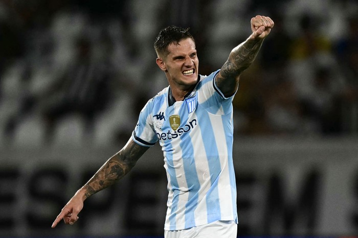 Bruno Zuculini, de Racing, luego de anotar un gol a Botafogo, el 27 de febrero, en Río de Janeiro. · Foto: Pablo Porciúncula, AFP