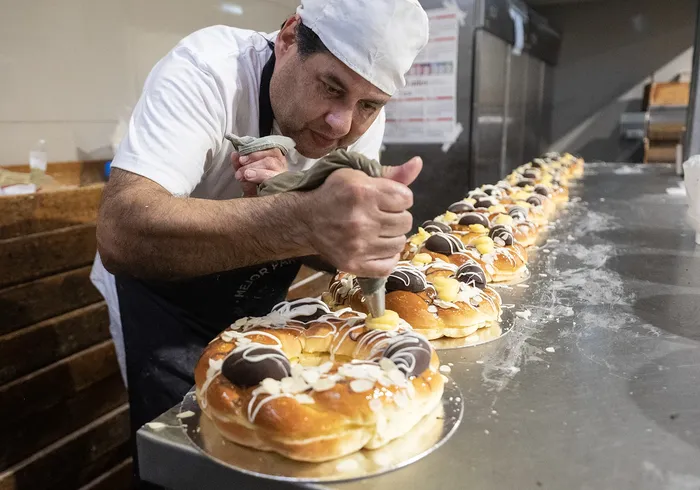 Ernesto González, encargado de la panaderia Los Tíos. · Foto: Alessandro Maradei