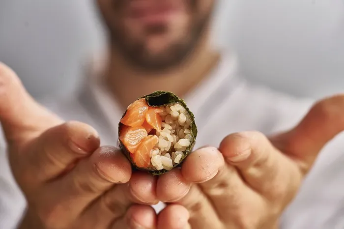 Foto principal del artículo 'Lo que envuelve el arroz glutinoso' · Foto: Difusión