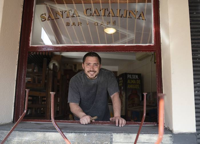 Joaquín Casavalle, en el Bar Santa Catalina. · Foto: Alessandro Maradei