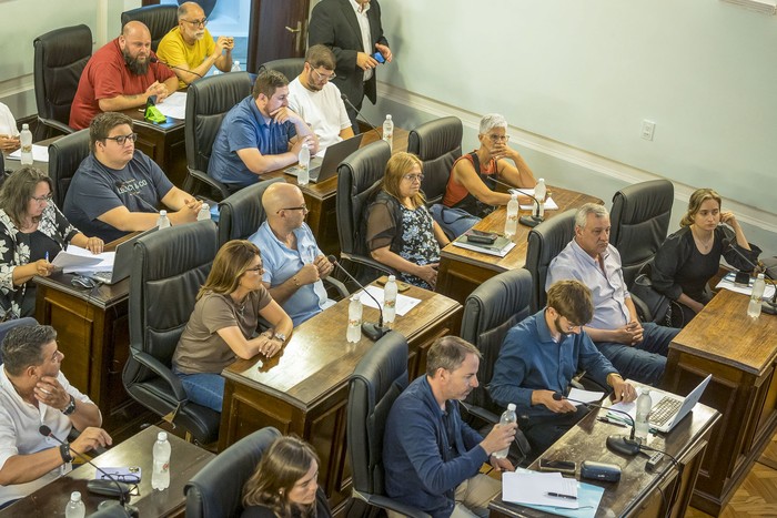 Bancada de ediles del Frente Amplio, durante la sesión extraordinaria de la Junta de Colonia, el jueves 27 de noviembre. · Foto: Susan Ramallo