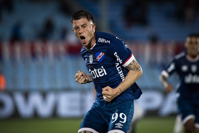 Juan Ignacio Ramírez, de Nacional luego de anotal un gol a River Plate, el 4 de noviembre, en el estadio Centenario. · Foto: Ramiro Cicao