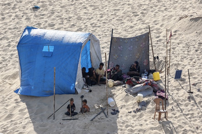 Campamento para personas desplazadas en Khan Yunis, el 29 de setiembre, en el sur de la Franja de Gaza. · Foto: Omar Al-Qattaa, AFP