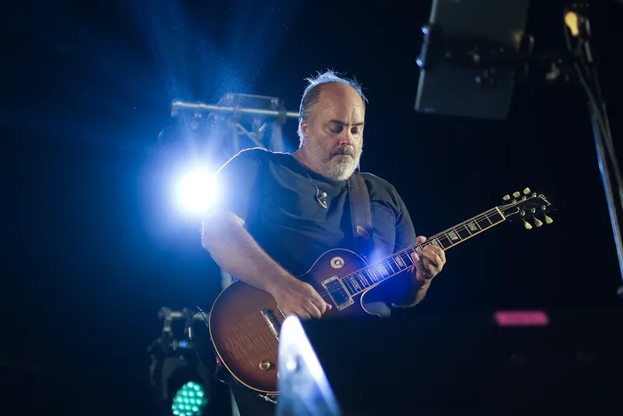 Christian Cary junto a su banda La Triple Nelson. · Foto: Pablo Vignali