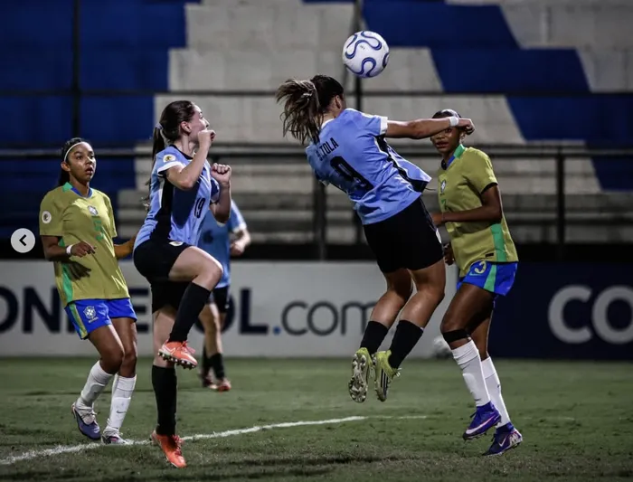 Foto principal del artículo 'Partidazo en el Sudamericano femenino sub 17: Uruguay perdió 3 a 5 ante Brasil' · Foto: AUF