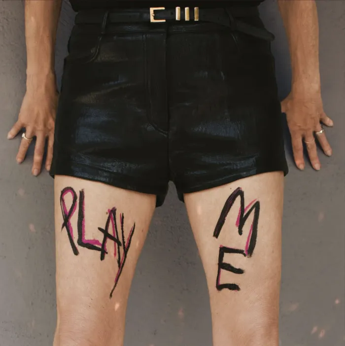 Foto principal del artículo 'Abeja reina: con su nuevo álbum Kim Gordon se afianza en su carrera solista'