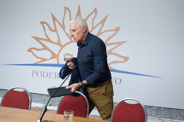Carlos Negro, el 30 de octubre, previo a una conferencia de prensa en el edificio anexo del Palacio Legislativo. · Foto: Alessandro Maradei