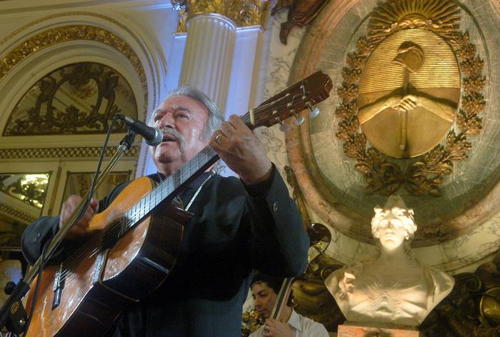 Foto principal del artículo 'Murió el músico y compositor argentino César Isella, autor de “Canción con todos”'
