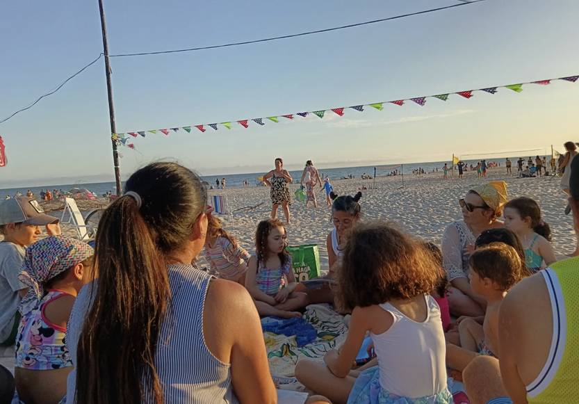 28 20260131 Leer juntos en la playa