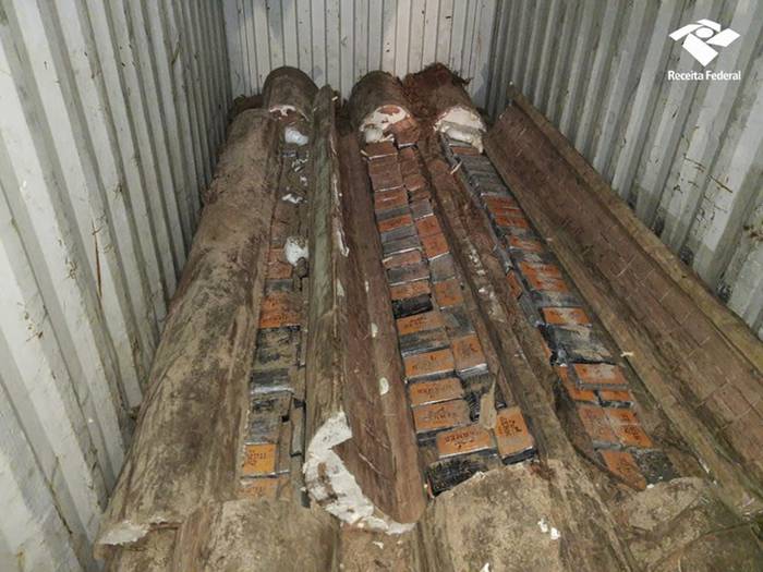 Incautación de cocaína almacenada en cargamento de madera en los puertos de Itaguaí (RJ), Itapoá (SC) y Paranaguá (PR) entre 2019 y 2021.
