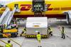 Personal del aeropuerto internacional El Dorado, descargan 117.000 dosis de vacunas entregadas a través del mecanismo Covax, el 1 de marzo, en Bogotá. Personal del aeropuerto internacional El Dorado, descargan 117.000 dosis de vacunas entregadas a través del mecanismo Covax, el 1 de marzo, en Bogotá.