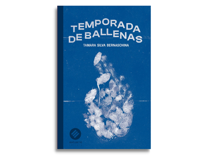 Foto principal del artículo 'Un libro azul, Temporada de ballenas, de Tamara Silva Bernaschina'