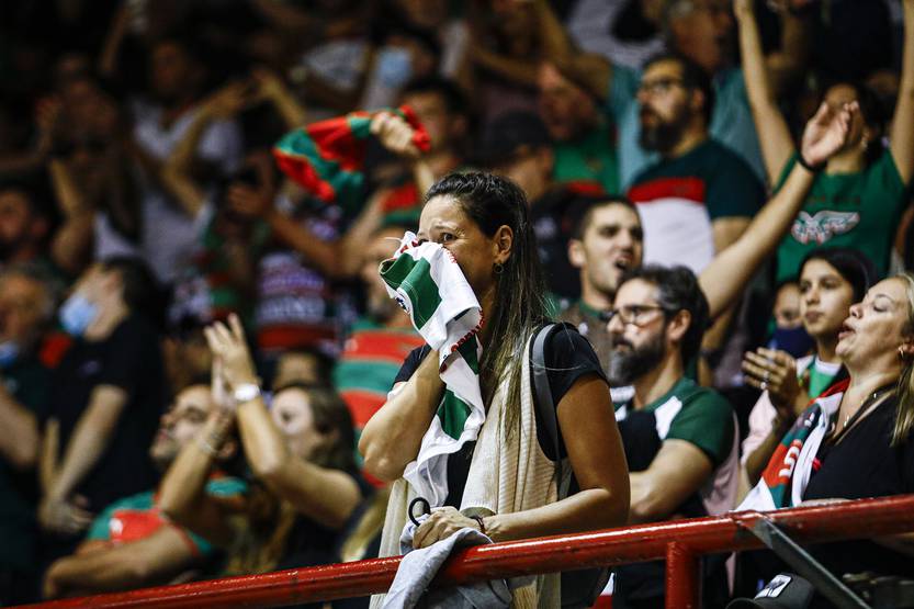 20220421 Suple Garra contra basquet
