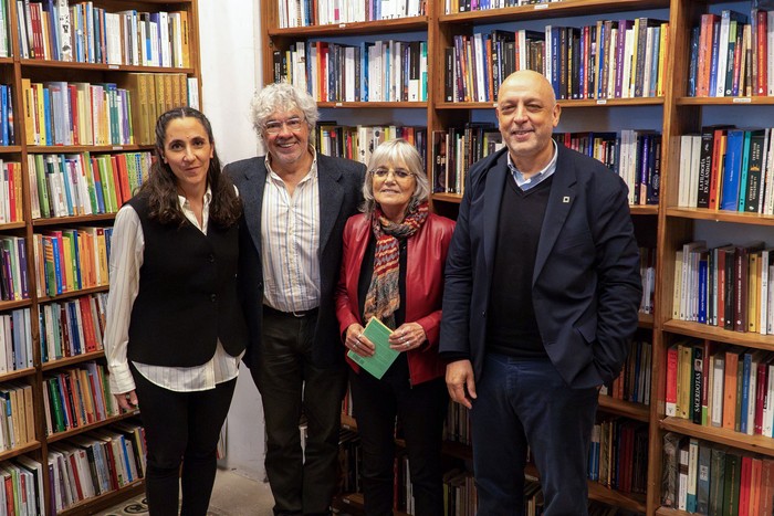 Natalia Uval, Luis Carrizo, María Dibarboure y Rafael Radi, el 10 de octubre en la librería Más Puro Verso. · Foto: Bruno Bolognini