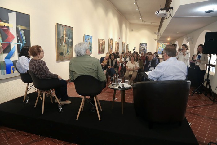 Converstorio "La ética de la comprensión para construir la paz en la mente de hombres y mujeres", el Jueves 7 de noviembre, en el Museo Ralli de Punta del Este. · Foto: Sergio Rezzano