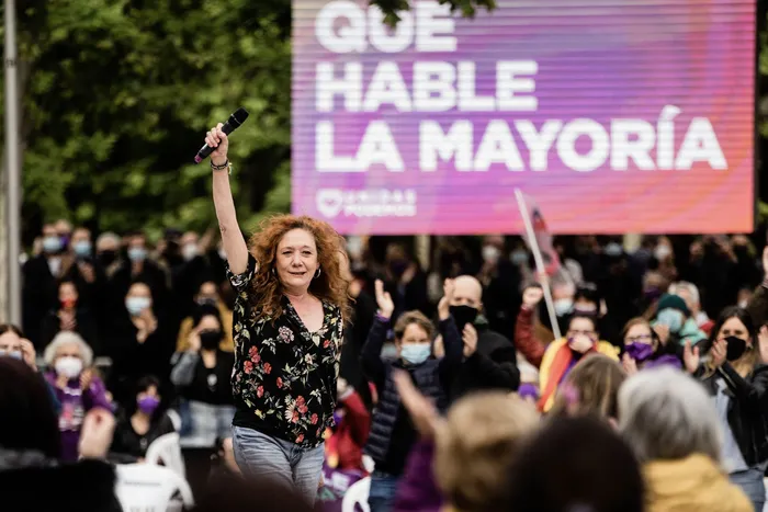 Cristina Fallarás, durante un acto de Unidas Podemos, el 30 de abril de 2021 en Madrid. · Foto: Jon Imanol Reino, NurPhoto, AFP