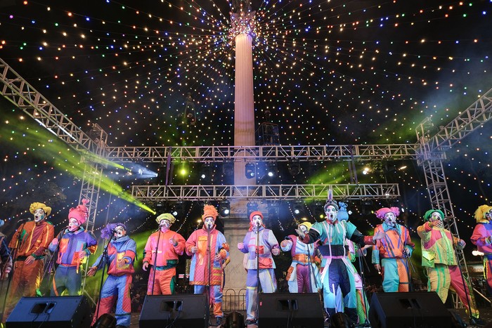 Curtidores de Hongos, durante el Desfile Inaugural del Carnaval, en Montevideo. · Foto: Gianni Schiaffarino