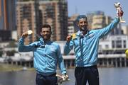 Bruno Cetraro y Felipe Klüver de Uruguay, medalla de oro en doble par ligero durante las Finales de Remo de los XII Juegos Odesur Asunción 2022, el 04 de octubre de 2022 en el Club de Regatas Mbigua, Asunción, en Paraguay. 
Foto: Sandro Pereyra, agencia gamba