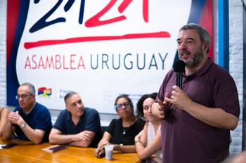 Mario Bergara, el 6 de diciembre, en el local de Asamblea Uruguay. · Foto: Laura Amaya