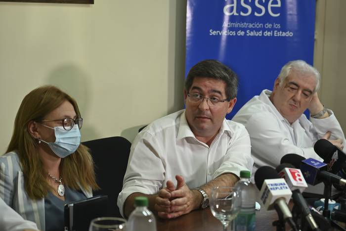Ivonne Bruno, Leonardo Cipriani y Jorge Nieves, en el Hospital de Rivera. Foto: ASSE