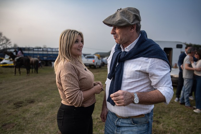 Valeria Ripoll y Álvaro Delgado, en campamento del Lunarejo, el sábado 7 de setiembre de 2024. · Foto: Mara Quintero