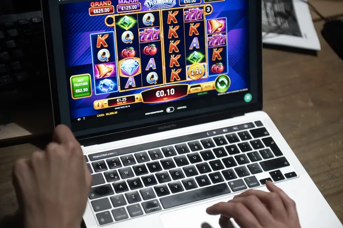 Foto principal del artículo 'Cámara de Casinos elaboró un proyecto de ley para terminar con la “ilegalidad monstruosa” en los juegos de azar en línea' · Foto: Ernesto Ryan