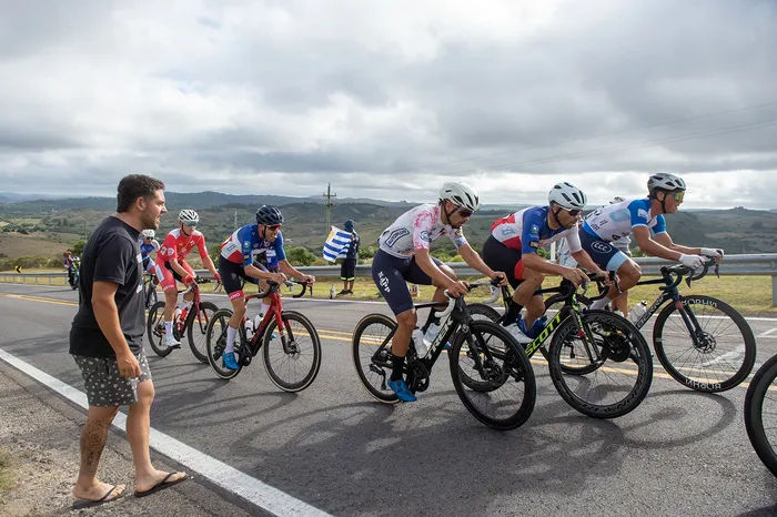 Ruta 60 durante la quinta etapa de la 54ª edición de Rutas de América que une Minas con la ciudad de Rocha, el 20 de febrero, en Lavalleja. · Foto: Fernando Morán, Agencia Gamba